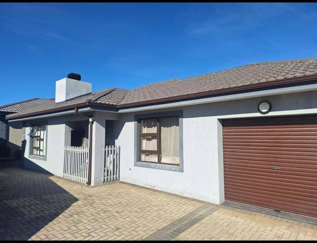 3 BEDROOM TOWNHOUSE FOR SALE IN DANA BAY